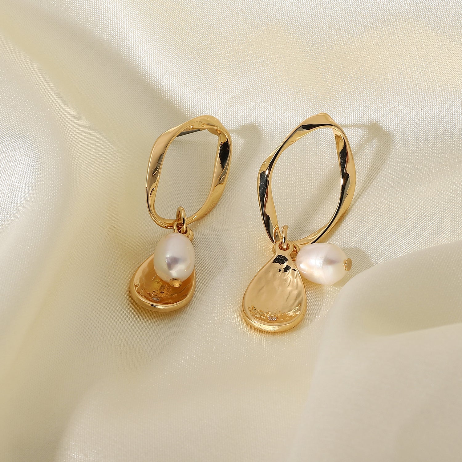 Alloy pearl pendant earring - gldplace