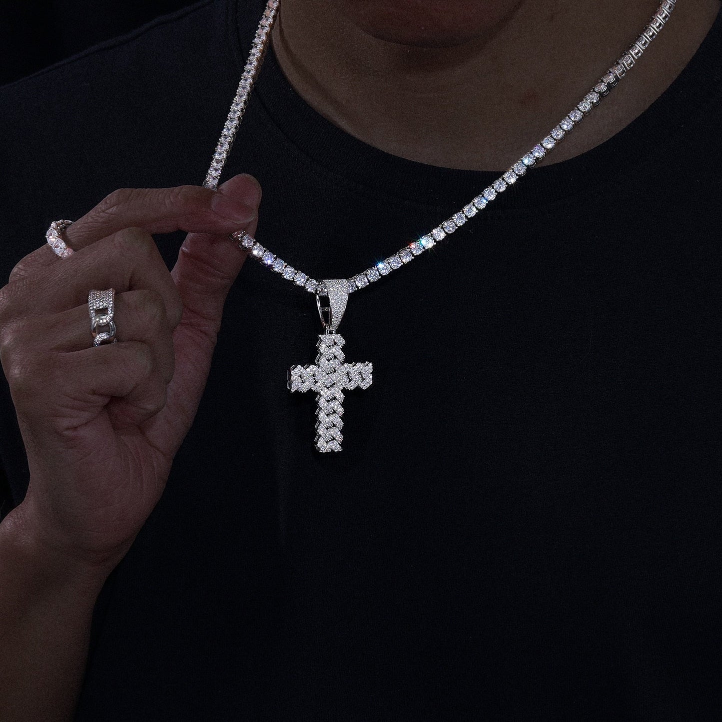 Cross Pendant Necklace with D VVS Moissanite - gldplace